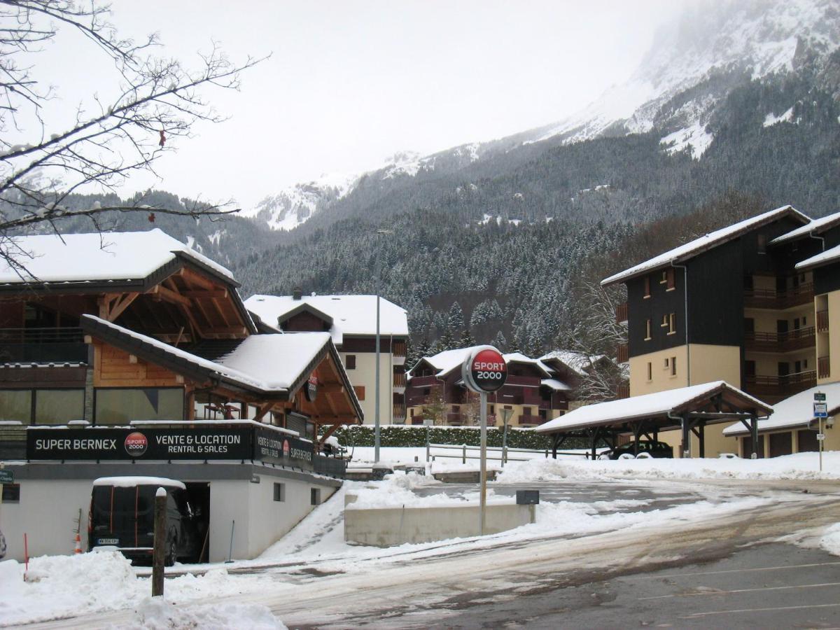Appartement Au Pied Des Pistes, Avec Vue Sur La Montagne بيرنيكس المظهر الخارجي الصورة